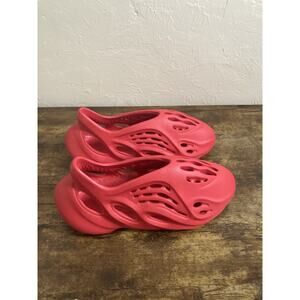 Men’s Size 6 Yeezy Foam Runner Vermillion RNNR Foamrunner
